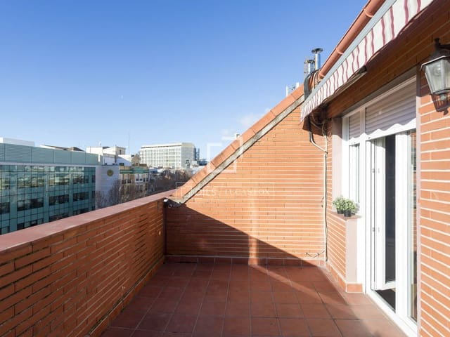 2 soveværelse Penthouse til salg i Gaztambide, Madrid by med garage - € 790.000 (Ref: 9500019)