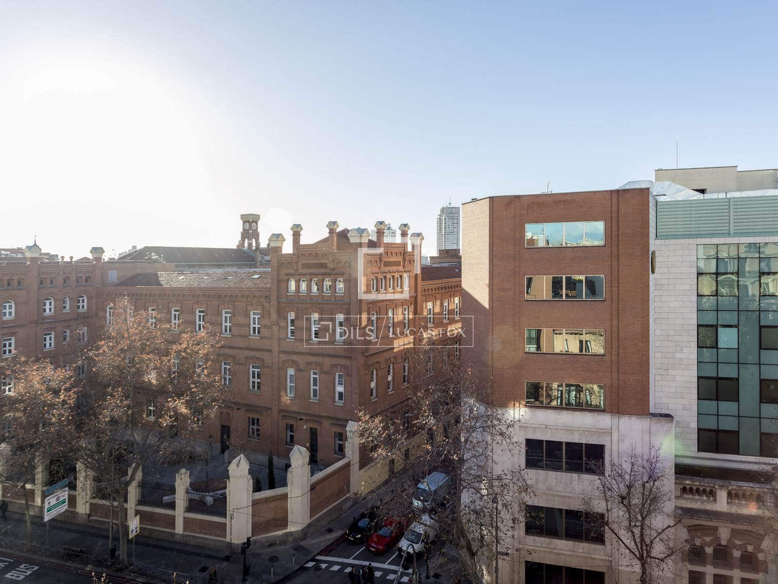 2 soveværelse Penthouse til salg i Madrid by med garage - € 790.000 (Ref: 9500019)