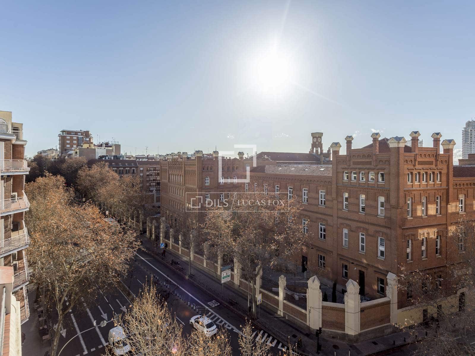 2 soveværelse Penthouse til salg i Madrid by med garage - € 790.000 (Ref: 9500019)