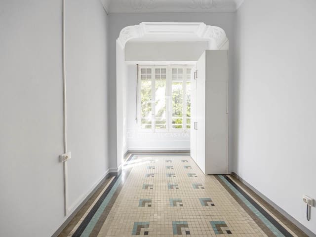 5 soverom Leilighet til leie i Valencia by - € 1 800 (Ref: 9500021)