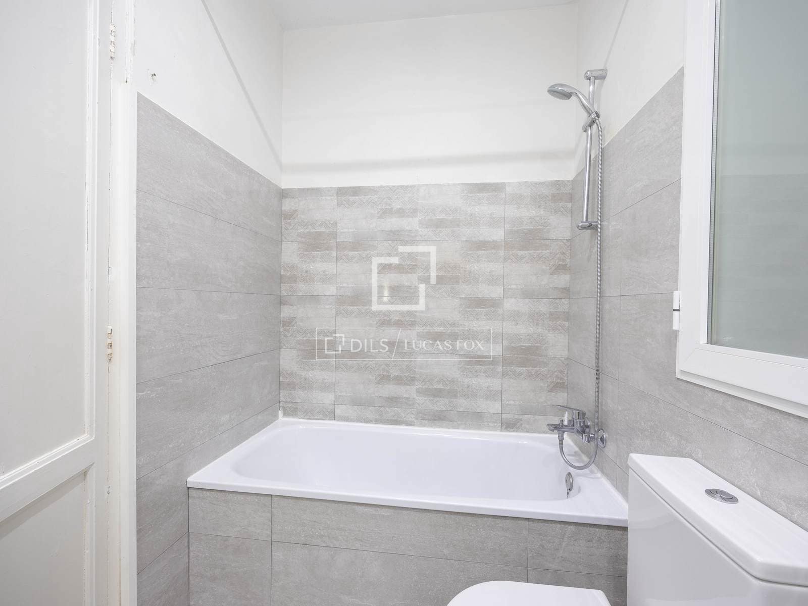 5 soverom Leilighet til leie i Valencia by - € 1 800 (Ref: 9500021)