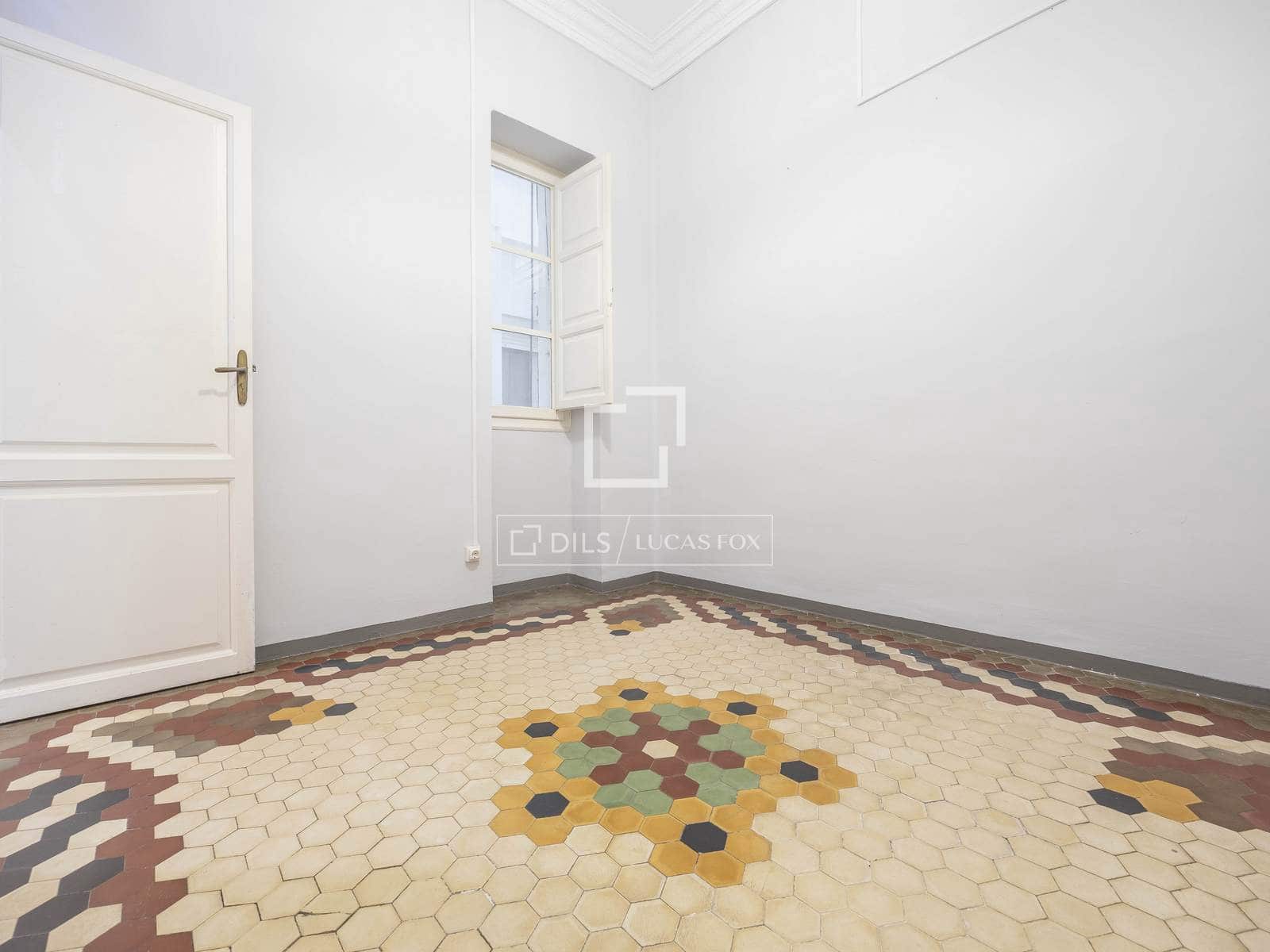 5 soverom Leilighet til leie i Valencia by - € 1 800 (Ref: 9500021)