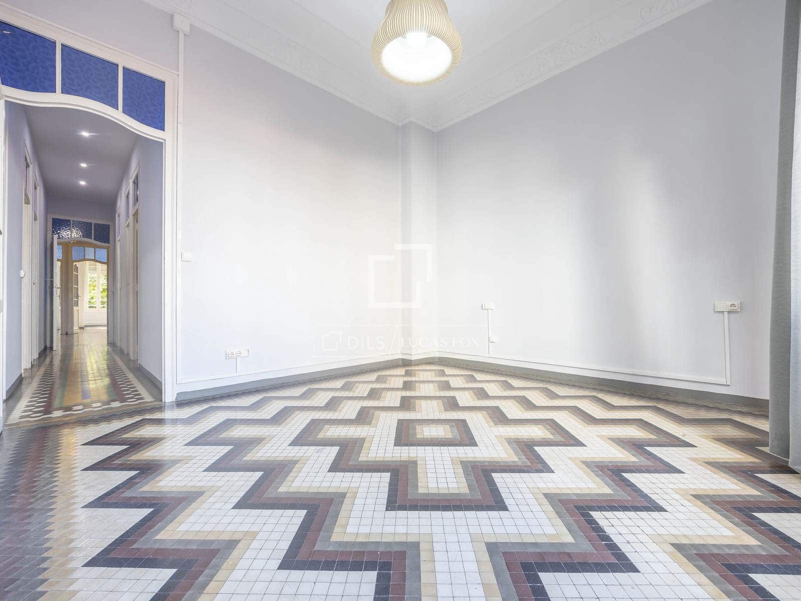 5 soverom Leilighet til leie i Valencia by - € 1 800 (Ref: 9500021)