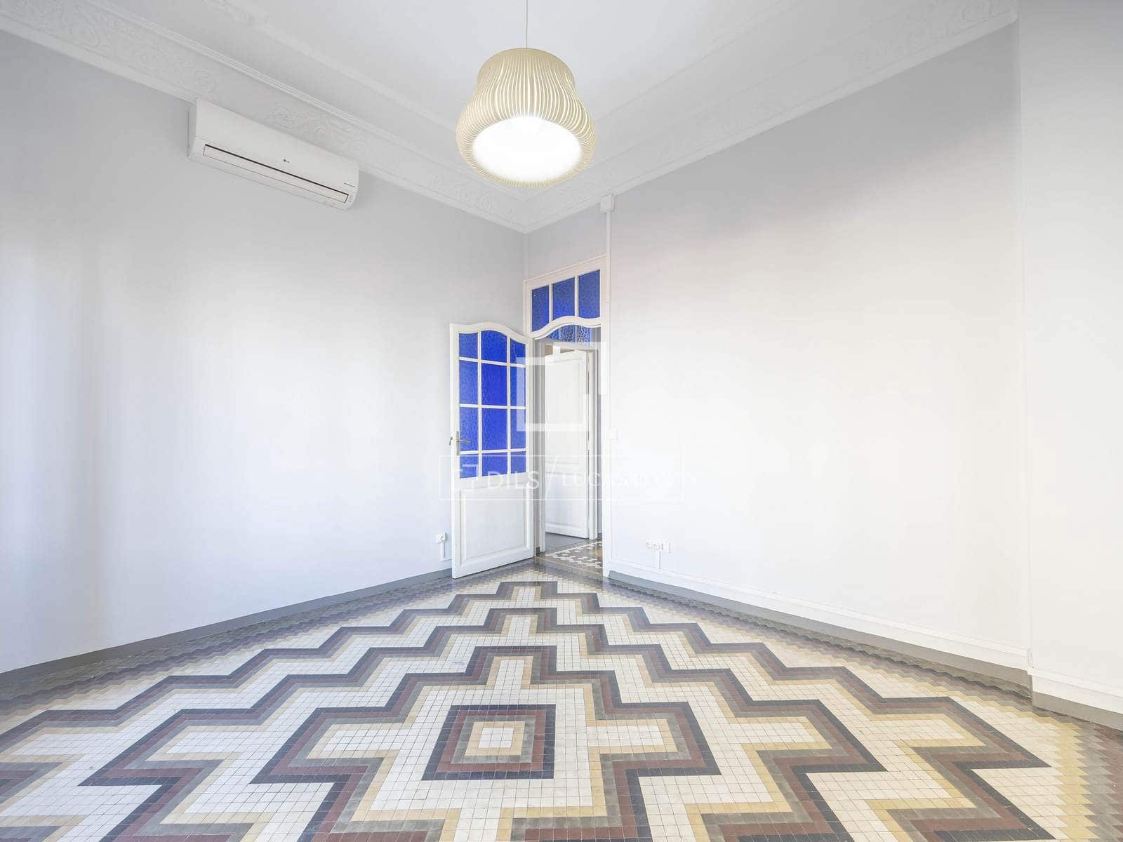 5 soverom Leilighet til leie i Valencia by - € 1 800 (Ref: 9500021)