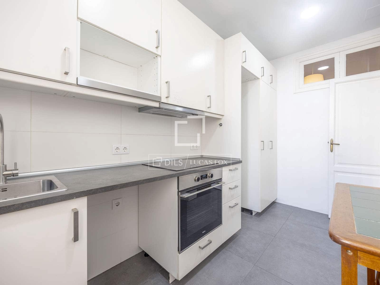 5 soverom Leilighet til leie i Valencia by - € 1 800 (Ref: 9500021)