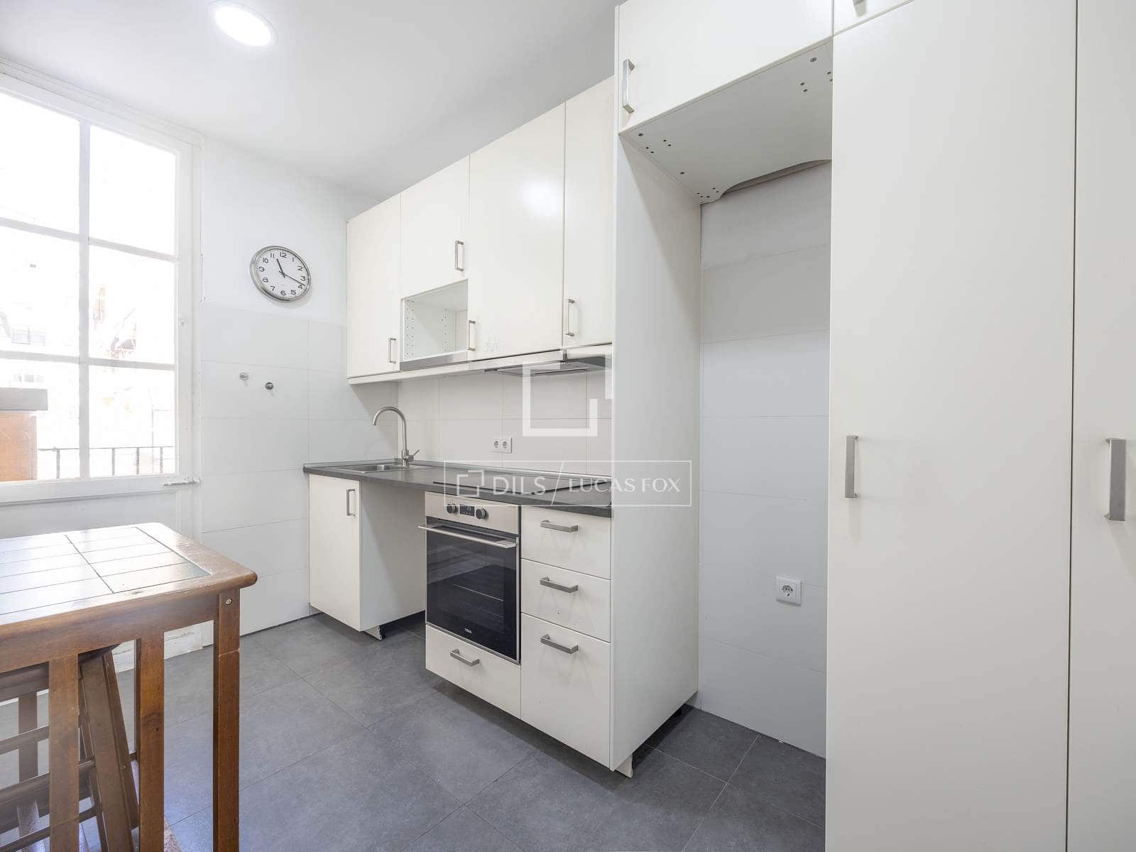5 soverom Leilighet til leie i Valencia by - € 1 800 (Ref: 9500021)