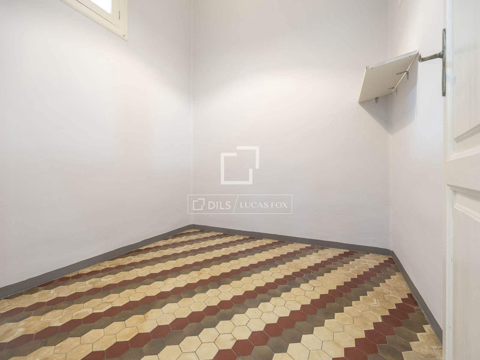 5 soverom Leilighet til leie i Valencia by - € 1 800 (Ref: 9500021)