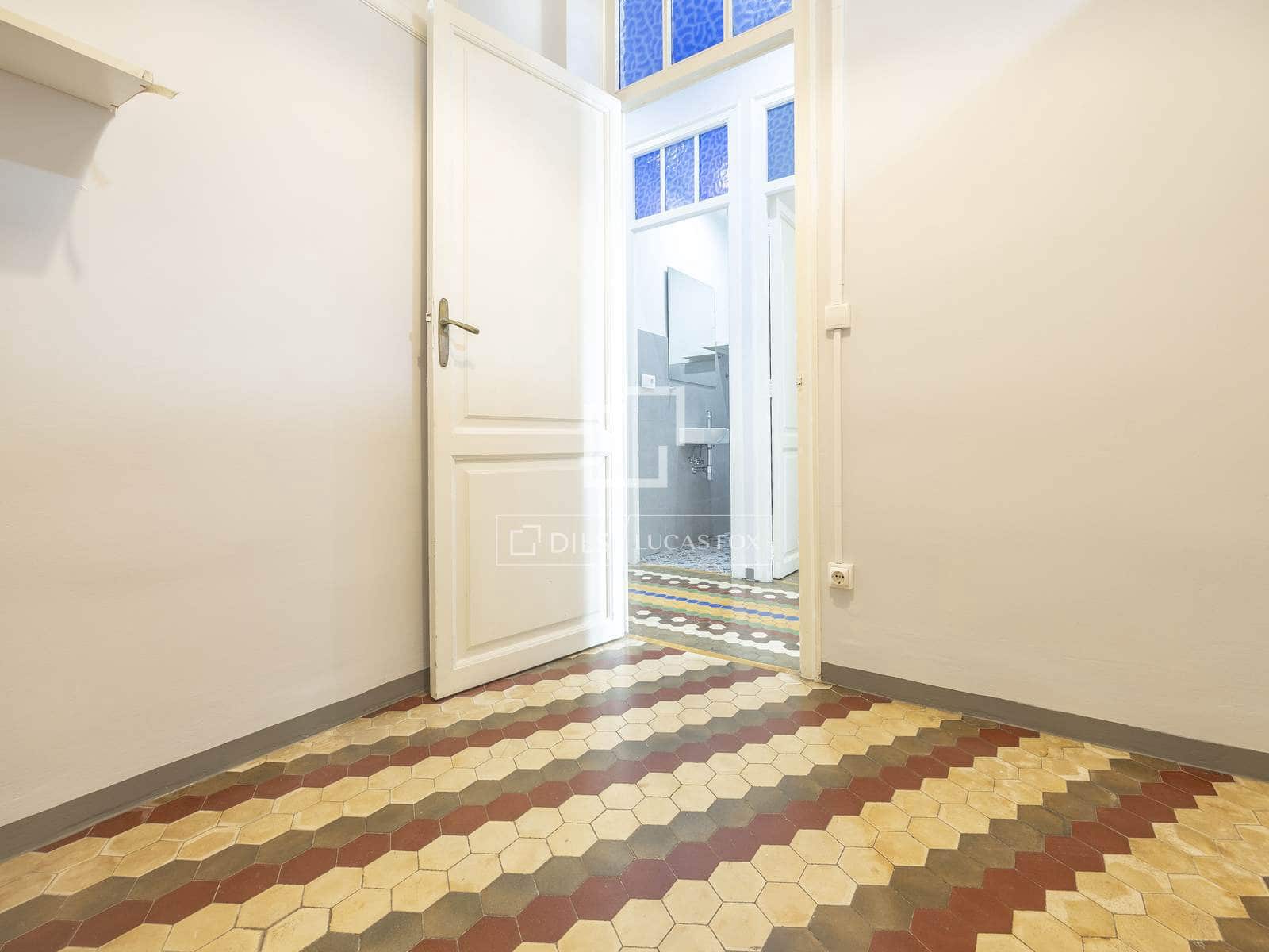 5 soverom Leilighet til leie i Valencia by - € 1 800 (Ref: 9500021)