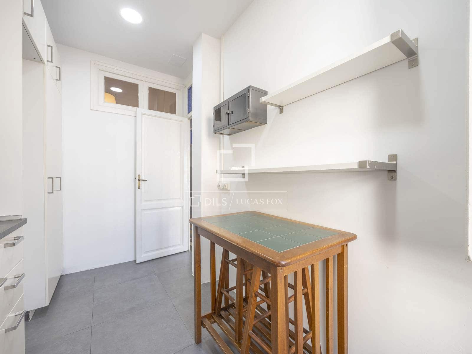 5 soverom Leilighet til leie i Valencia by - € 1 800 (Ref: 9500021)