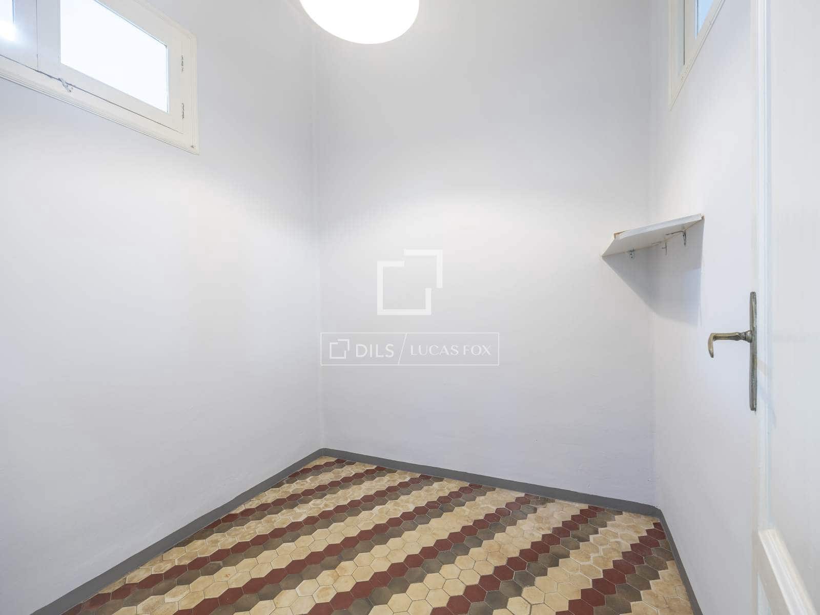 5 soverom Leilighet til leie i Valencia by - € 1 800 (Ref: 9500021)