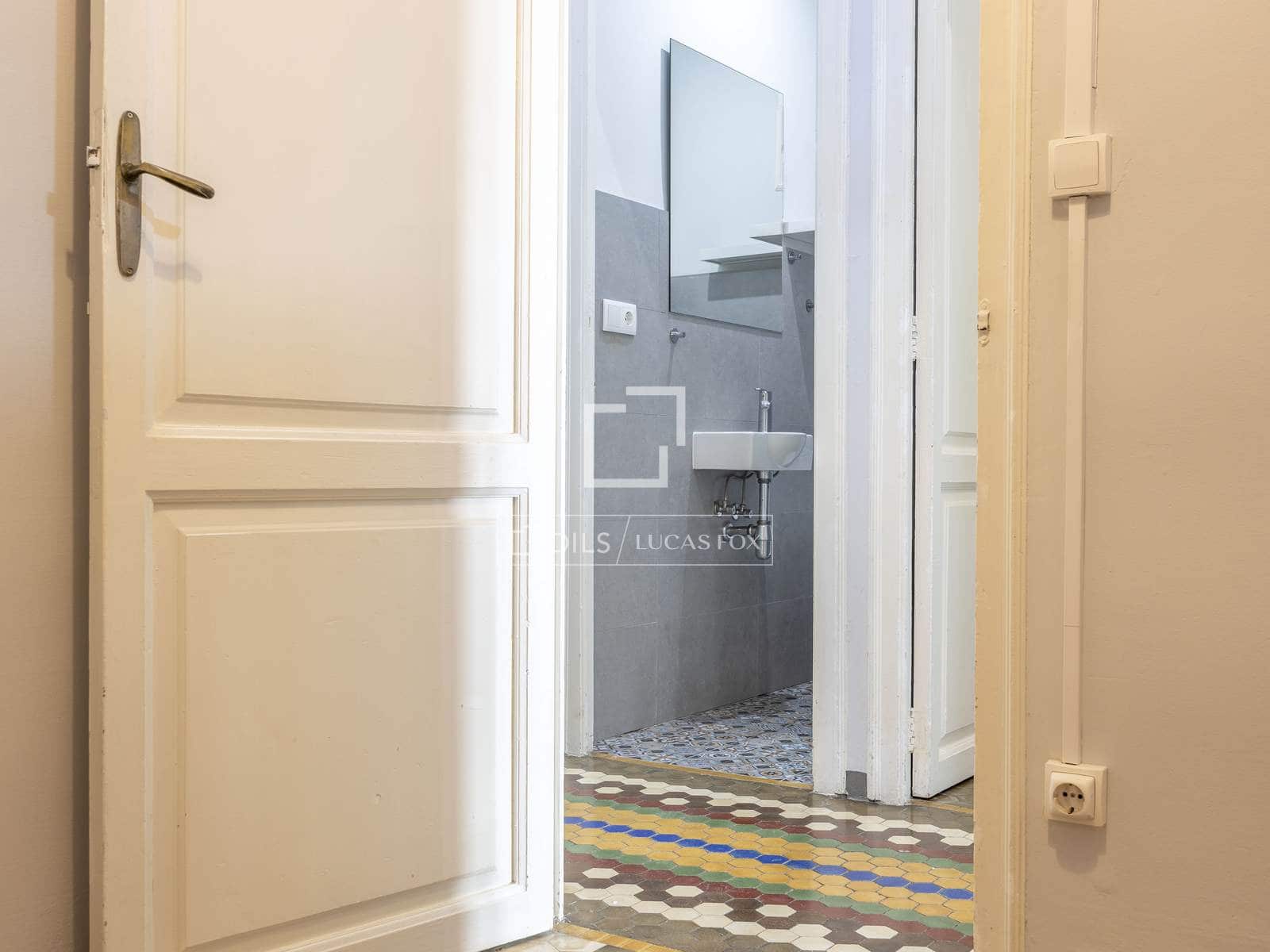 5 soverom Leilighet til leie i Valencia by - € 1 800 (Ref: 9500021)