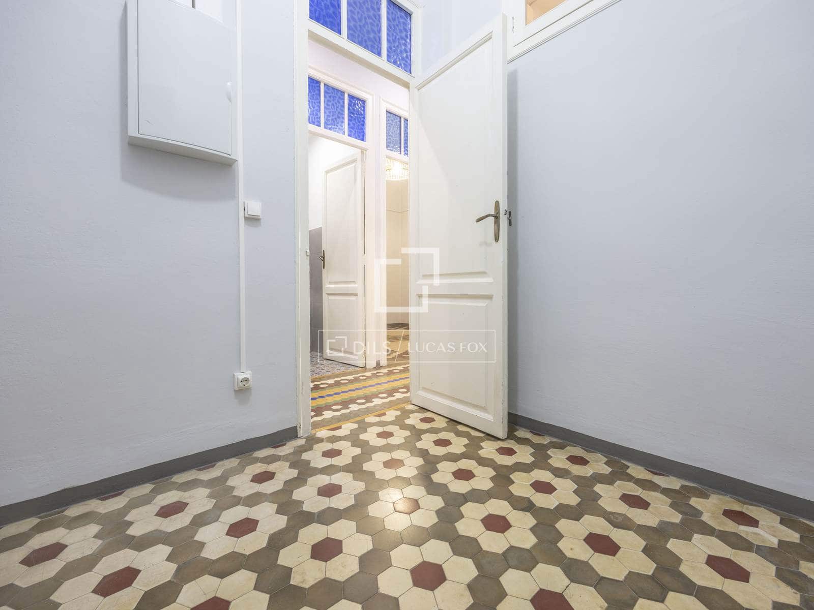 5 soverom Leilighet til leie i Valencia by - € 1 800 (Ref: 9500021)