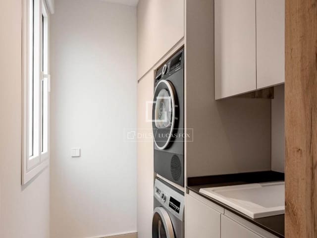 3 bedroom Apartment for sale in Gaztambide, Madrid city with garage - € 1,575,000 (Ref: 9500342)