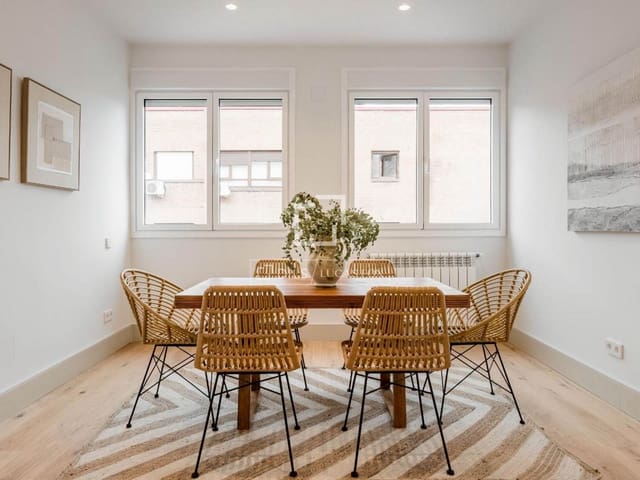 3 bedroom Apartment for sale in Gaztambide, Madrid city with garage - € 1,575,000 (Ref: 9500342)