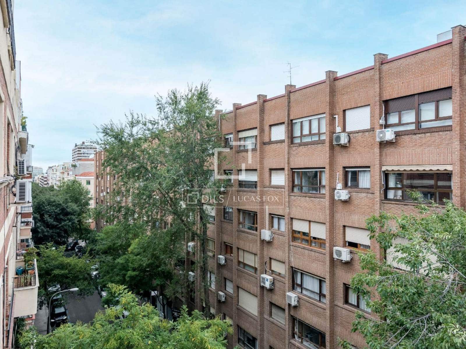 3 bedroom Apartment for sale in Madrid city with garage - € 1,575,000 (Ref: 9500342)