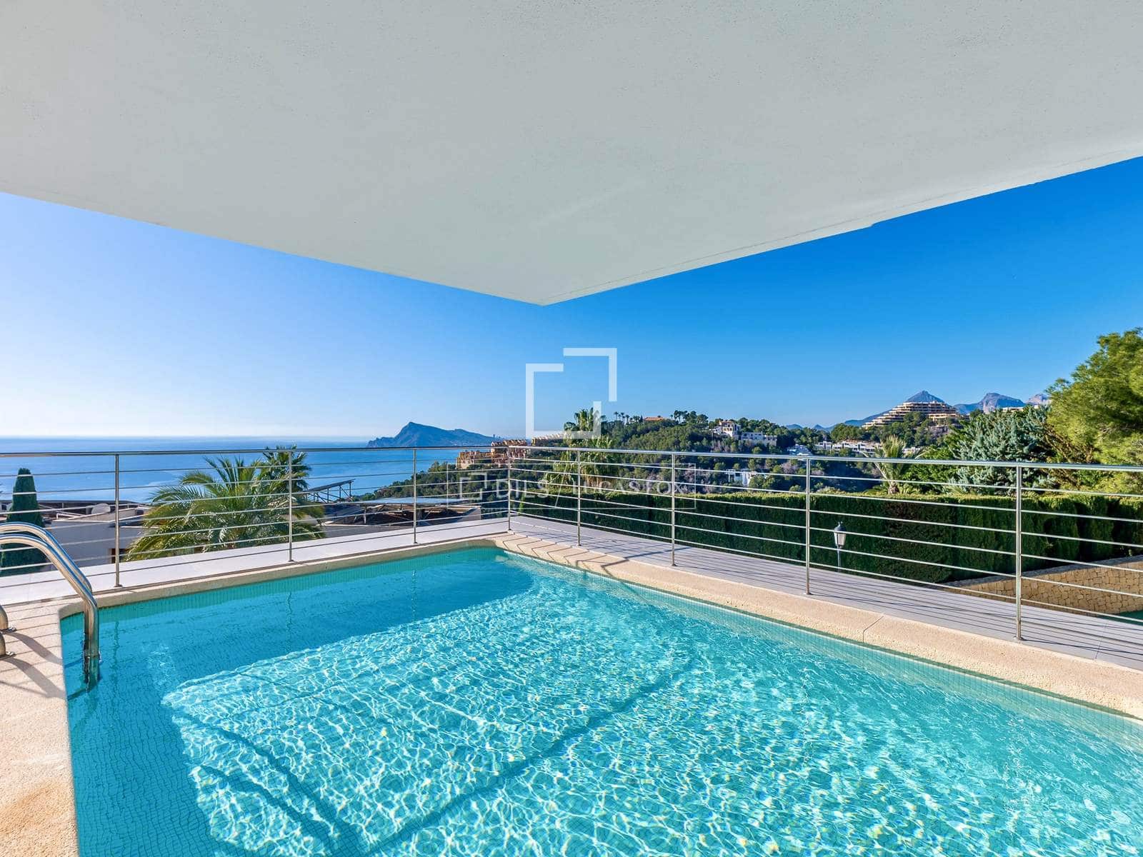 4 bedroom Villa for sale in Altea with pool garage - € 1,250,000 (Ref: 9502918)