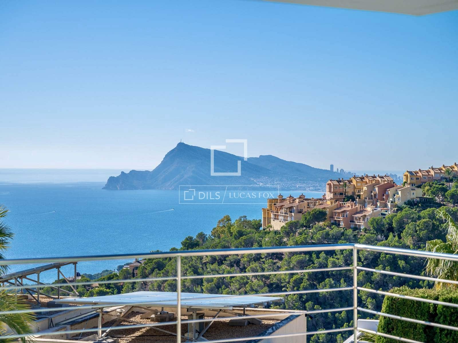 4 bedroom Villa for sale in Altea with pool garage - € 1,250,000 (Ref: 9502918)