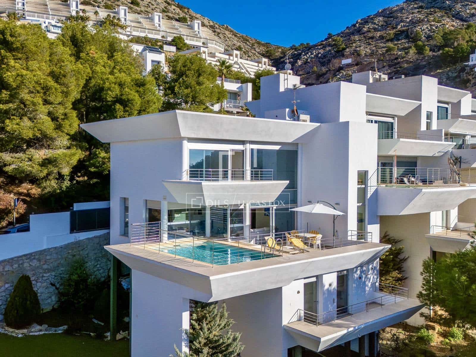 4 bedroom Villa for sale in Altea with pool garage - € 1,250,000 (Ref: 9502918)