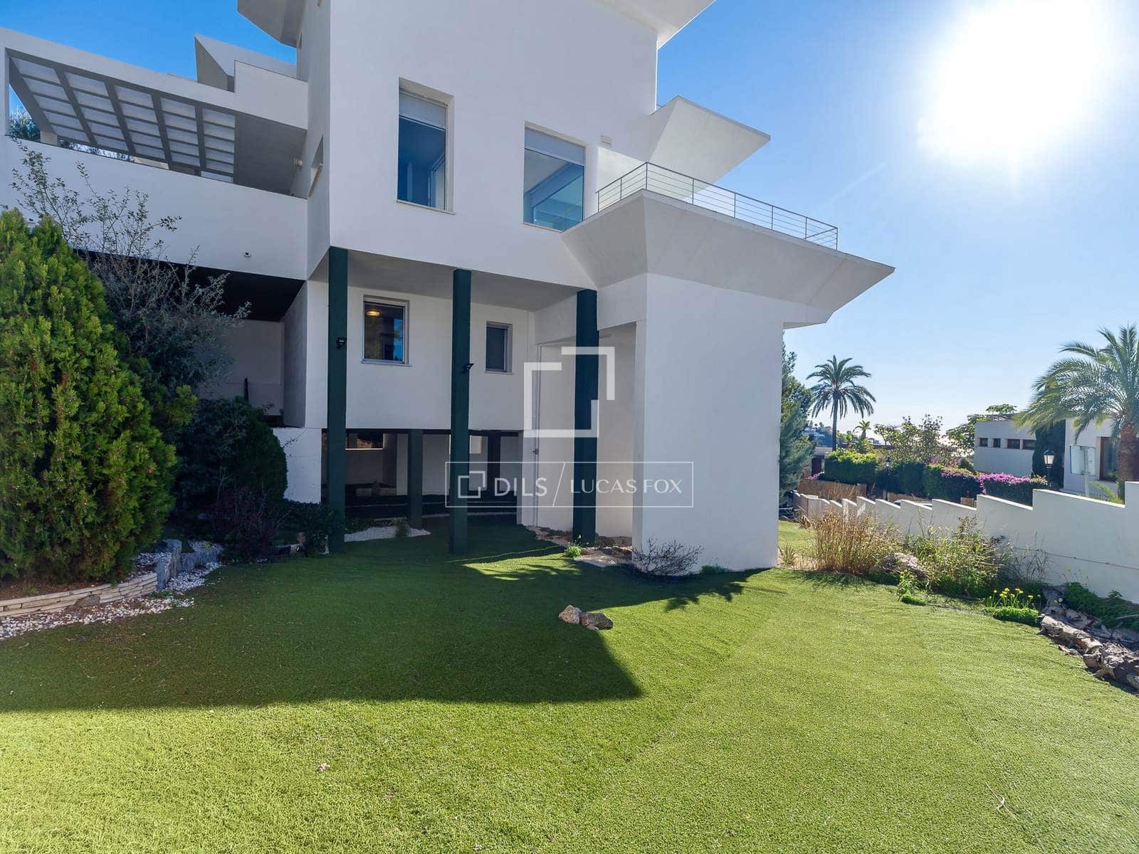 4 bedroom Villa for sale in Altea with pool garage - € 1,250,000 (Ref: 9502918)