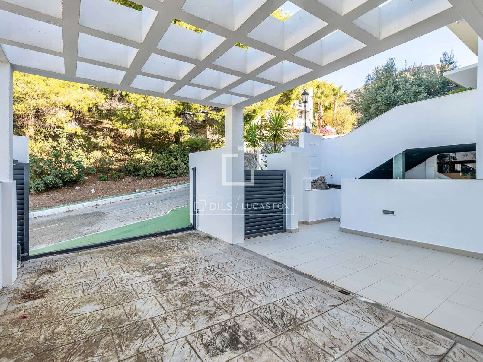 4 bedroom Villa for sale in Altea with pool garage - € 1,250,000 (Ref: 9502918)