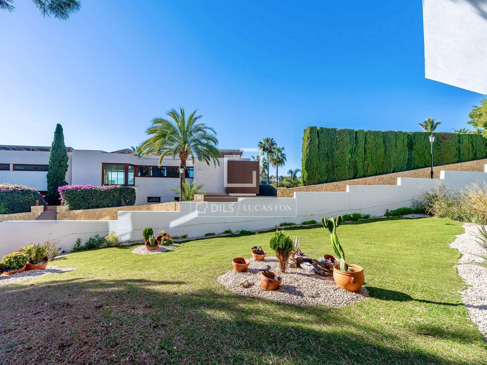 4 bedroom Villa for sale in Altea with pool garage - € 1,250,000 (Ref: 9502918)