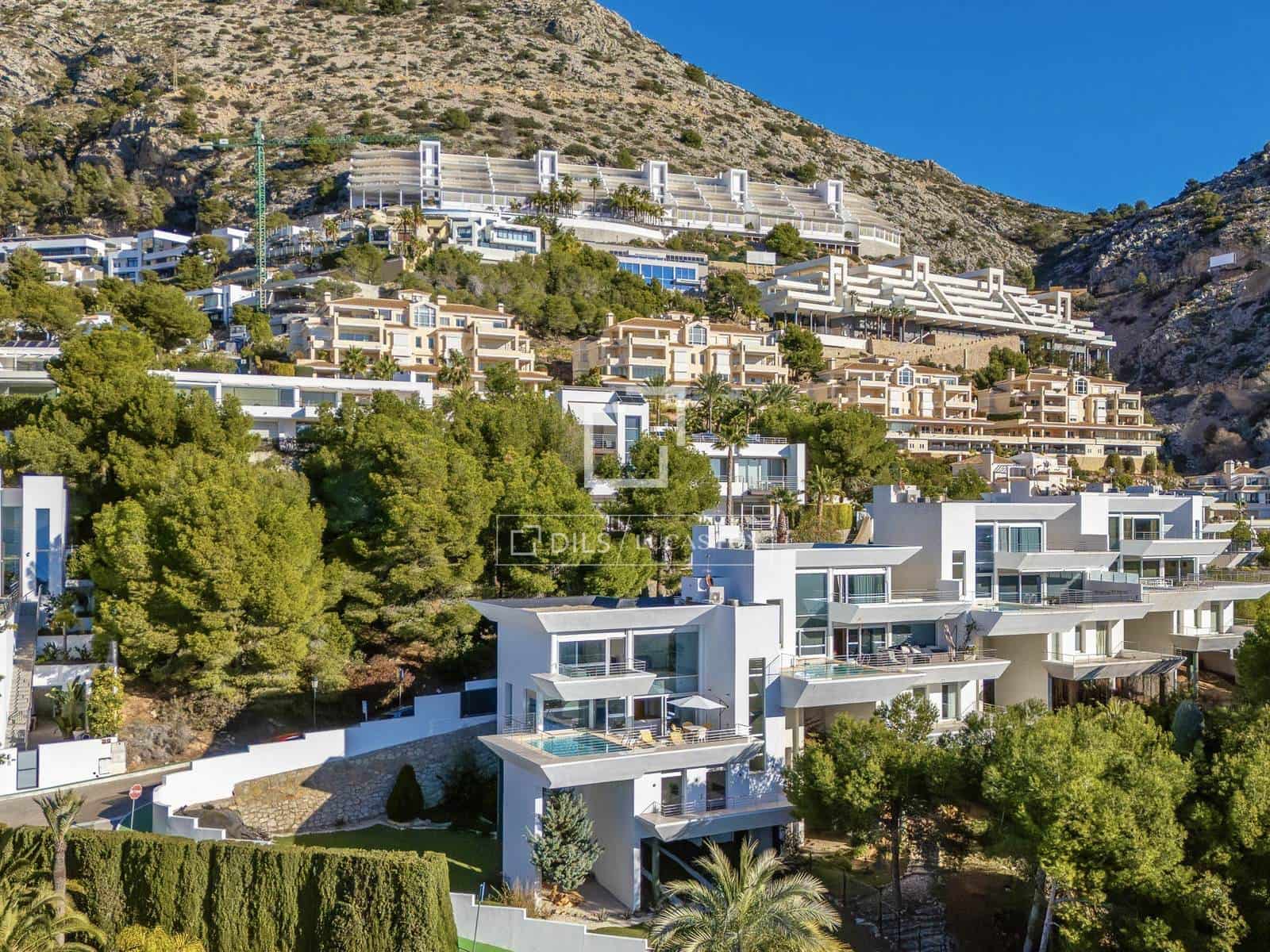 4 bedroom Villa for sale in Altea with pool garage - € 1,250,000 (Ref: 9502918)