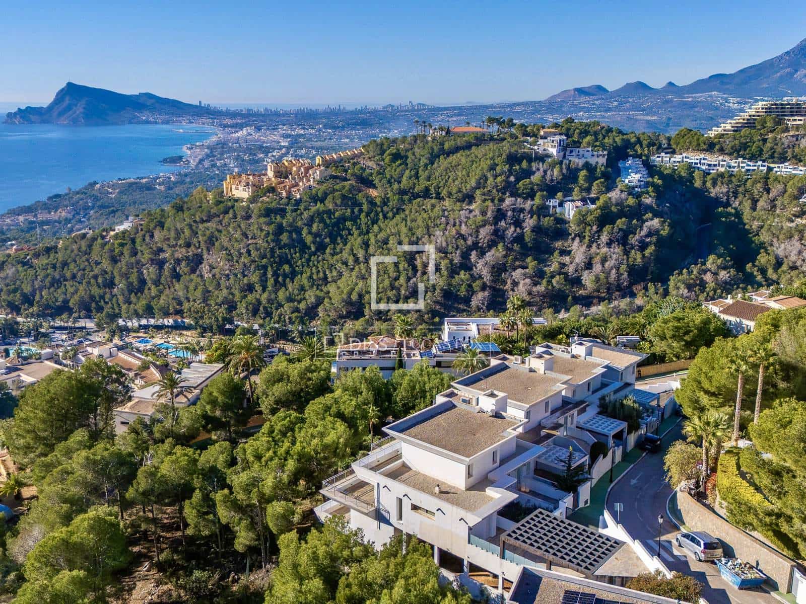 4 bedroom Villa for sale in Altea with pool garage - € 1,250,000 (Ref: 9502918)