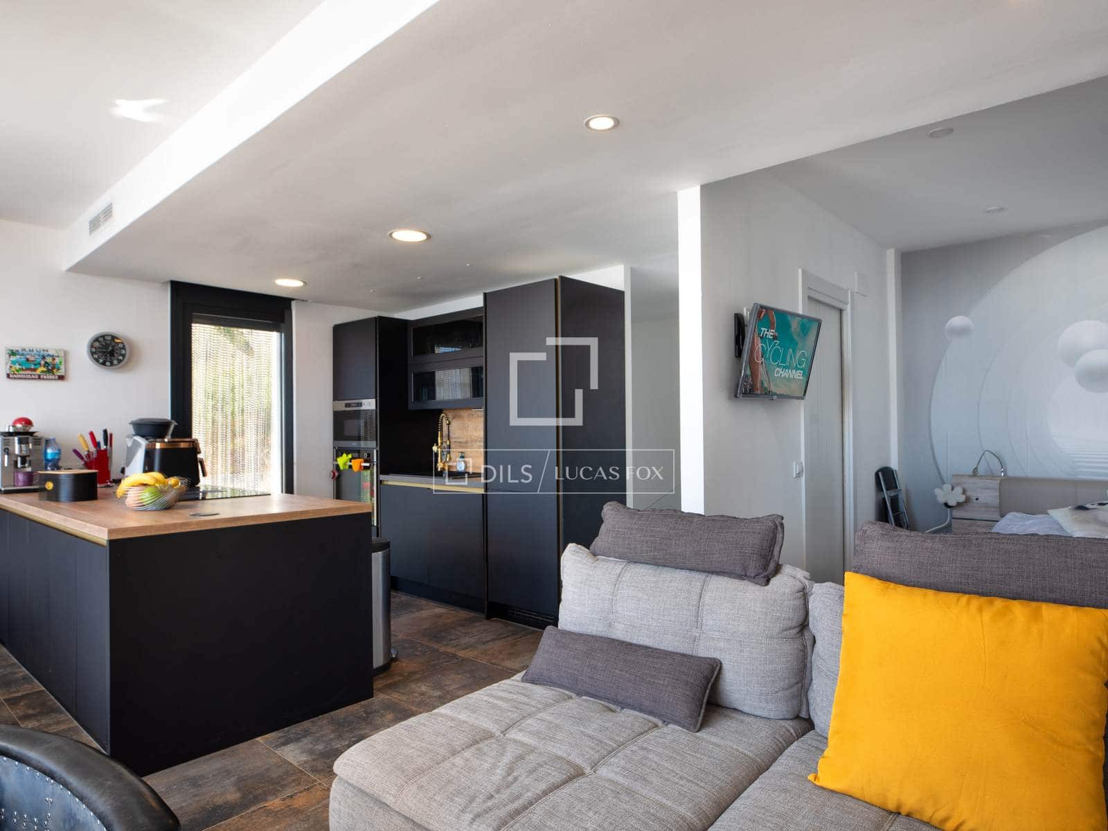 3 slaapkamer Villa te koop in Roses met zwembad garage - € 995.000 (Ref: 9503015)