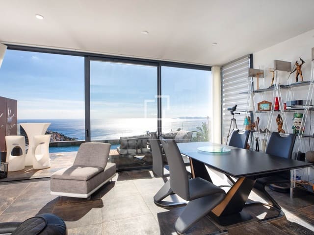 3 slaapkamer Villa te koop in Roses met zwembad garage - € 995.000 (Ref: 9503015)