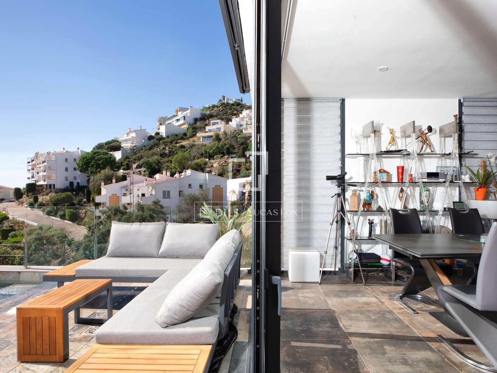 3 slaapkamer Villa te koop in Roses met zwembad garage - € 995.000 (Ref: 9503015)