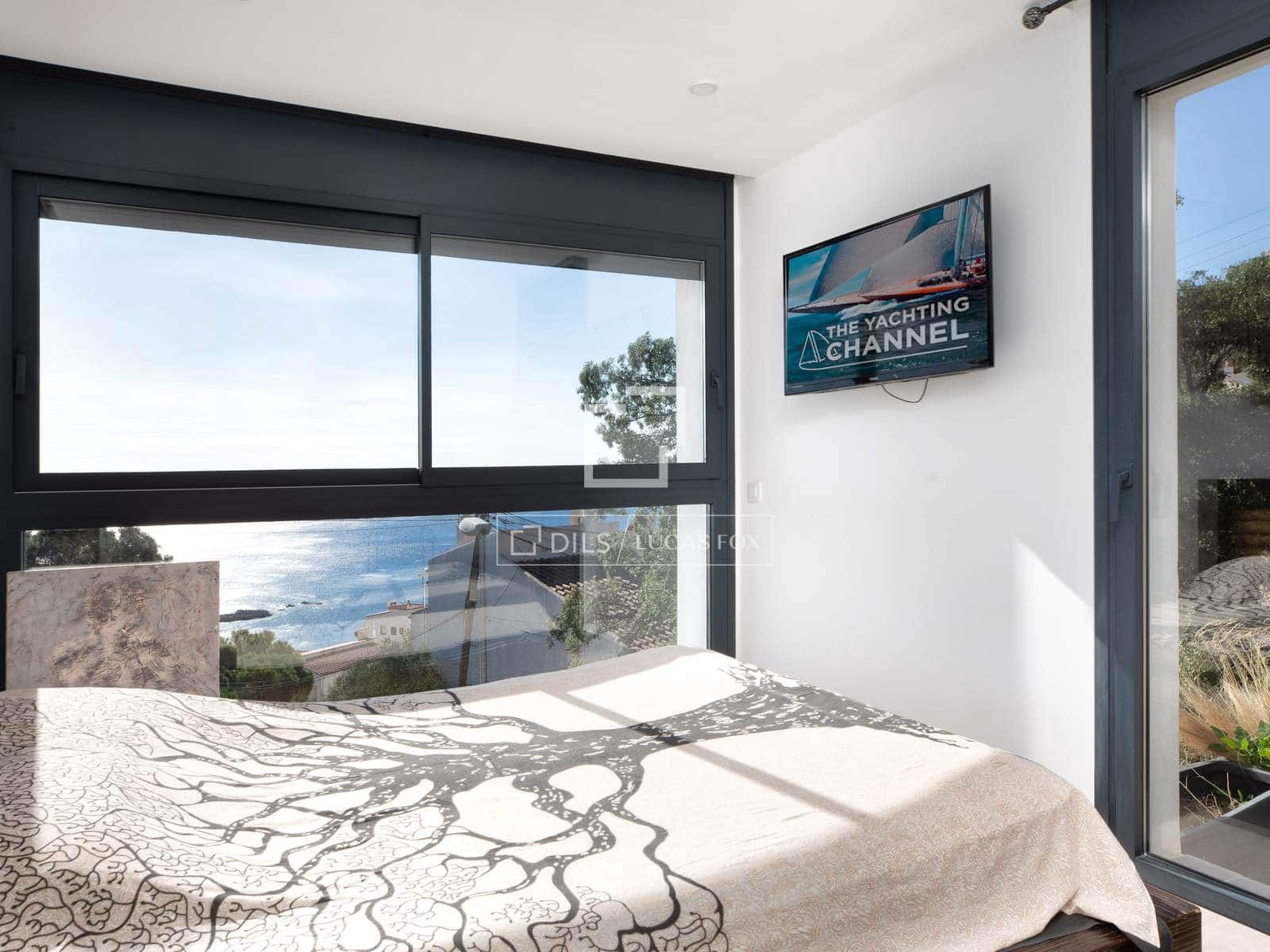 3 slaapkamer Villa te koop in Roses met zwembad garage - € 995.000 (Ref: 9503015)