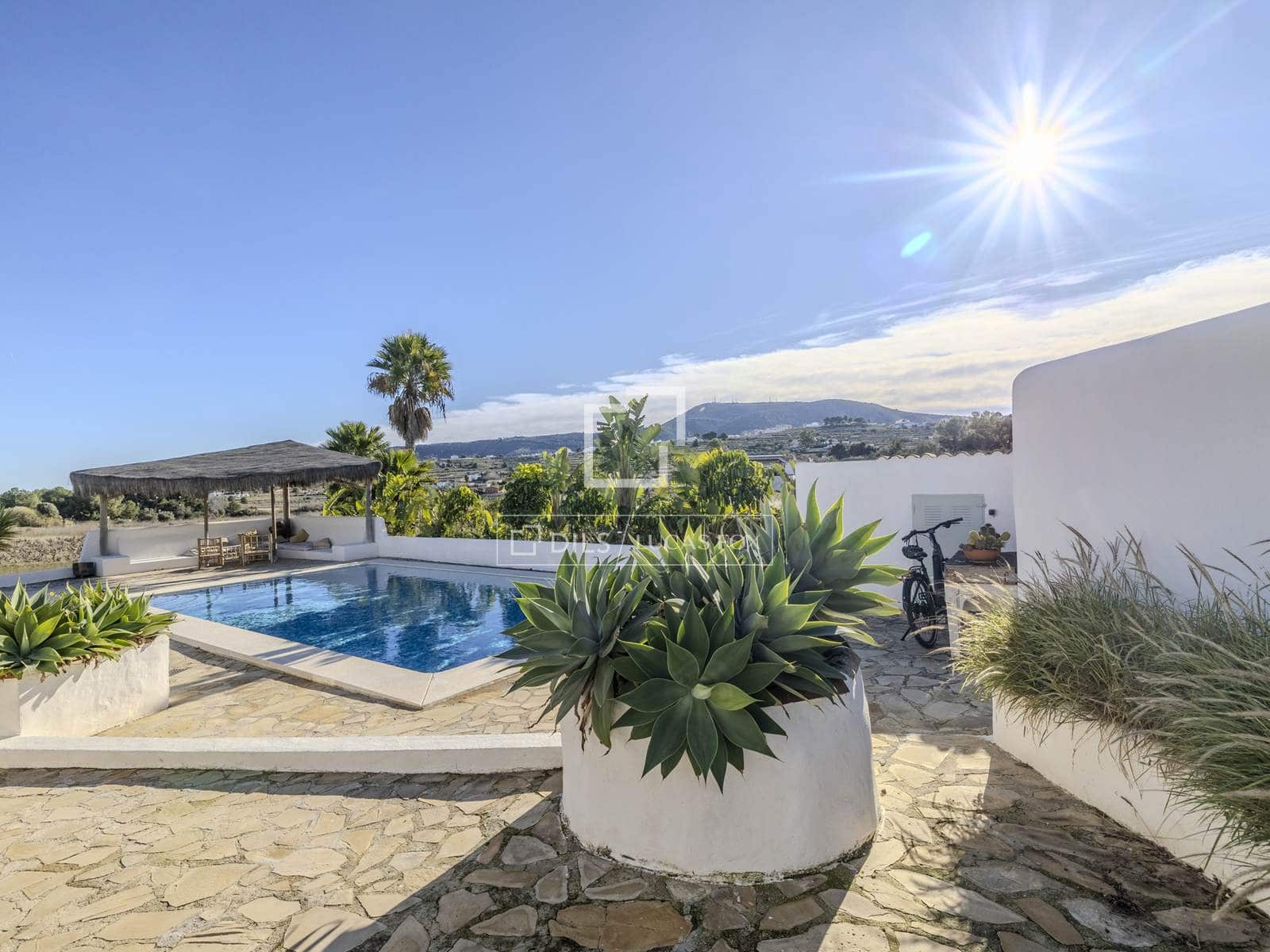4 bedroom Villa for sale in Benitachell / Benitatxell with pool garage - € 675,000 (Ref: 9503233)