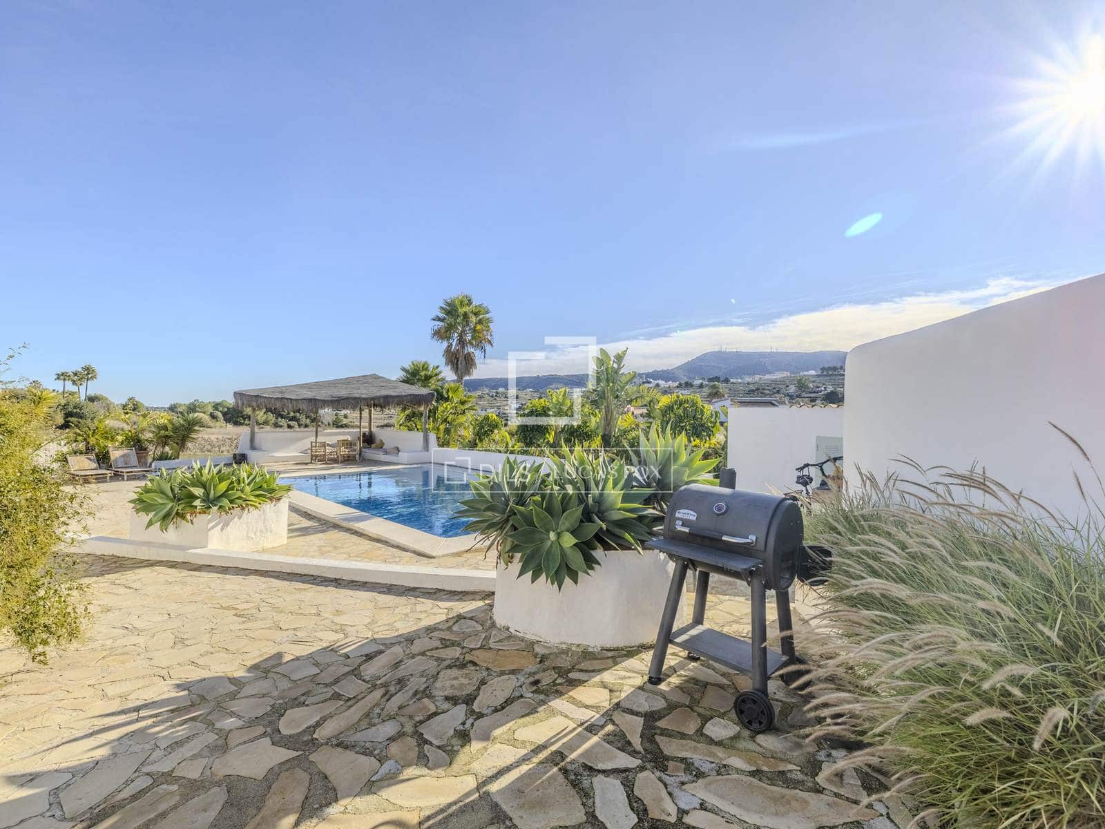 4 bedroom Villa for sale in Benitachell / Benitatxell with pool garage - € 675,000 (Ref: 9503233)