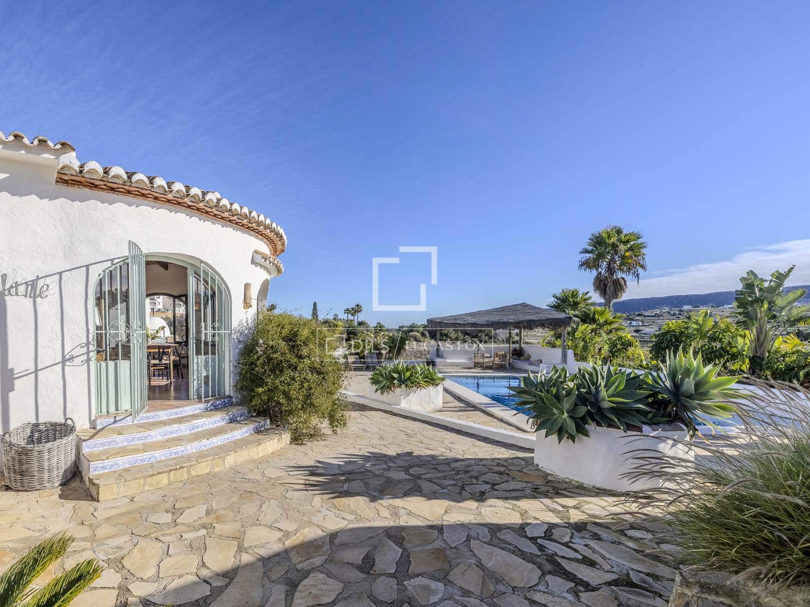 4 bedroom Villa for sale in Benitachell / Benitatxell with pool garage - € 675,000 (Ref: 9503233)