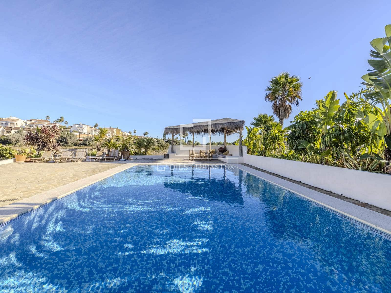 4 bedroom Villa for sale in Benitachell / Benitatxell with pool garage - € 675,000 (Ref: 9503233)