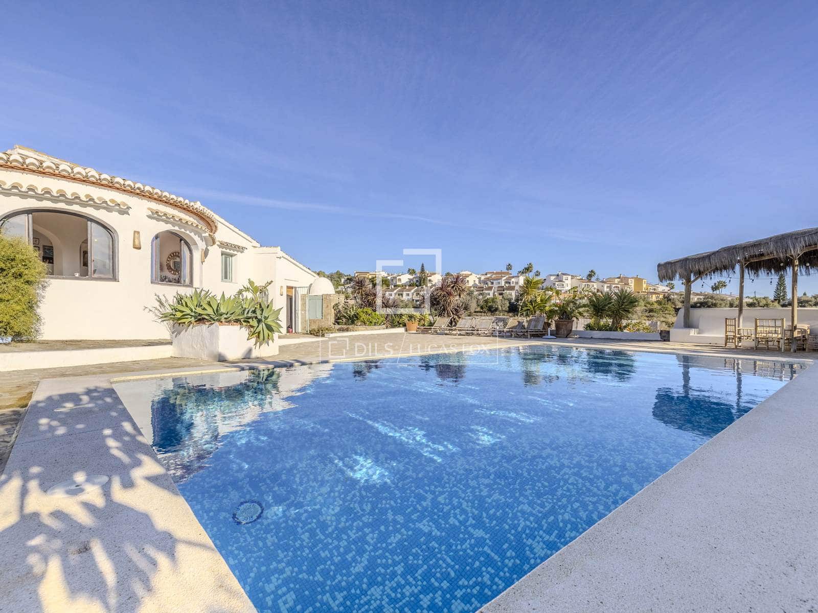 4 bedroom Villa for sale in Benitachell / Benitatxell with pool garage - € 675,000 (Ref: 9503233)