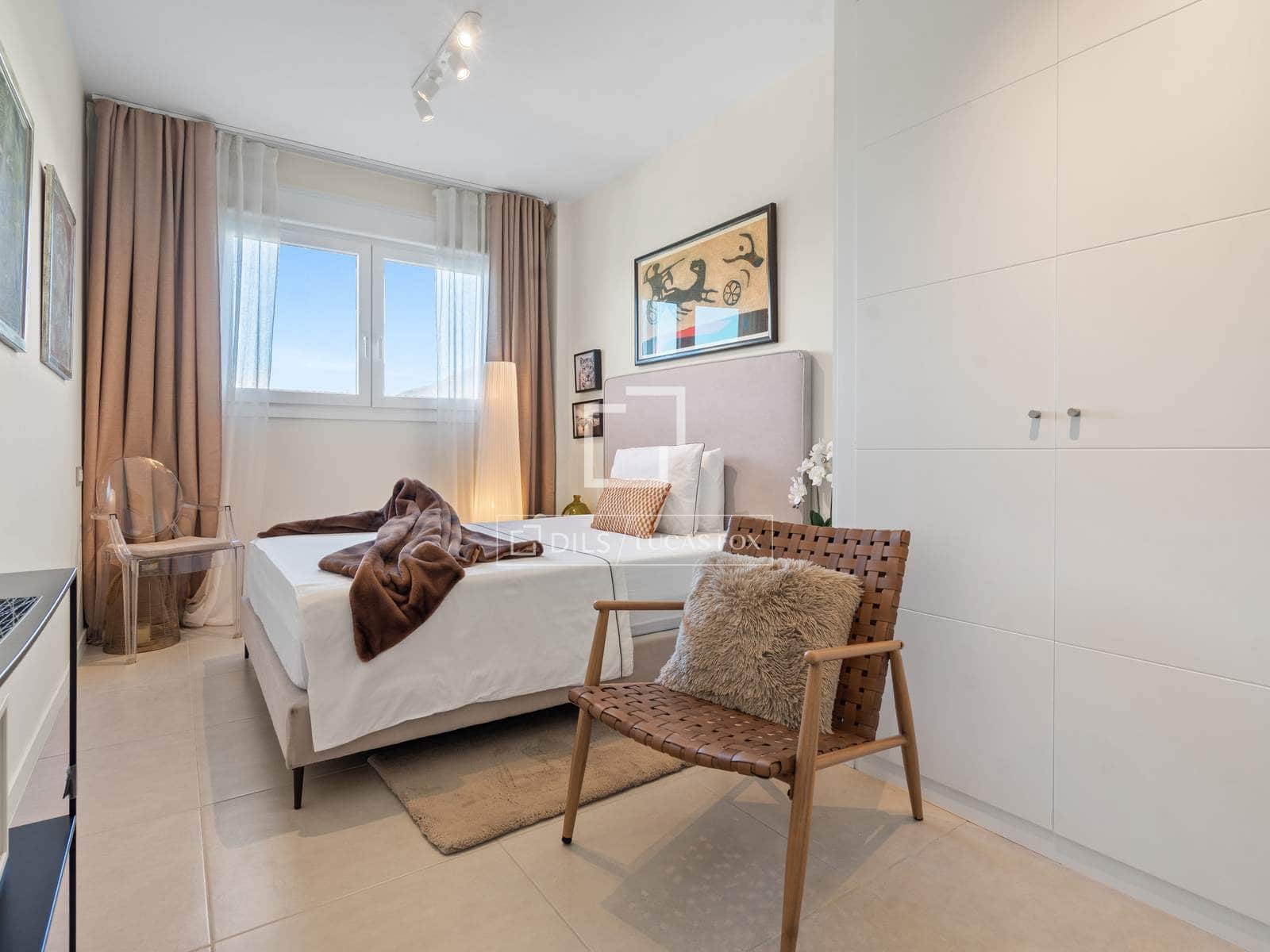 Apartamento de 2 habitaciones en Estepona en venta con piscina garaje - 465.000 € (Ref: 9503381)