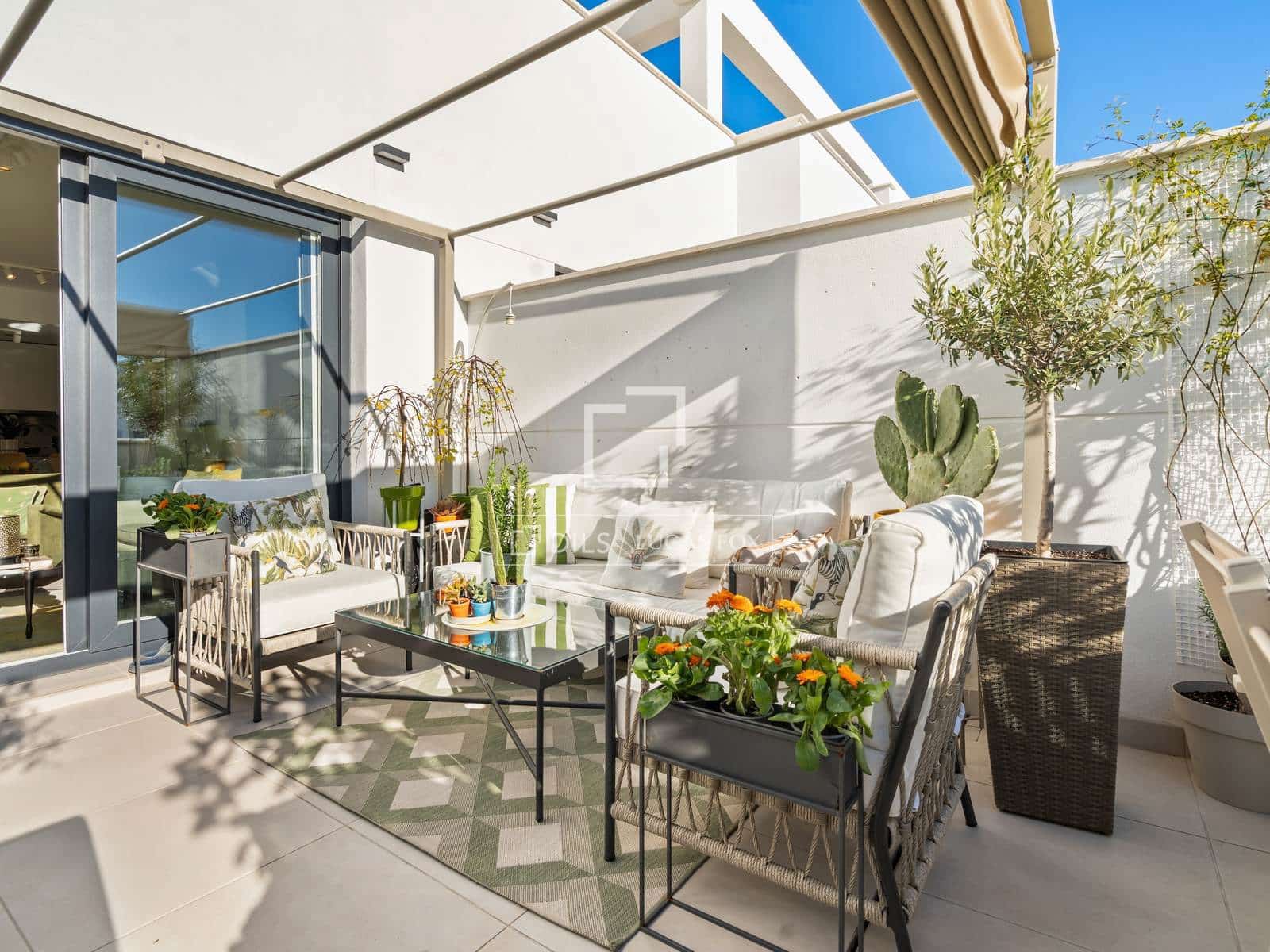 Apartamento de 2 habitaciones en Estepona en venta con piscina garaje - 465.000 € (Ref: 9503381)