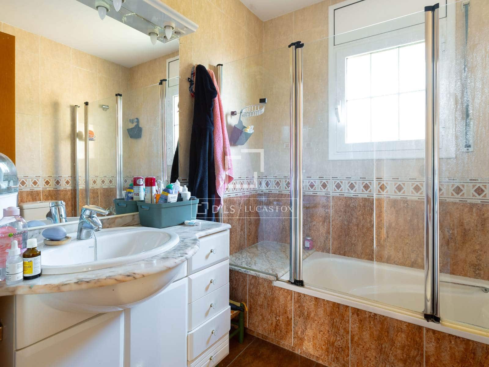 4 makuuhuone Huvila myytävänä paikassa Teia mukana uima-altaan 
autotalli - 840 000 € (Ref: 9504619)