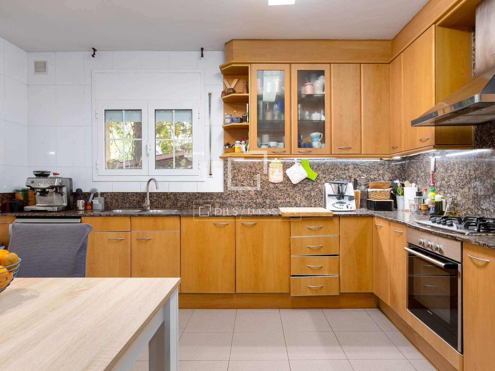 4 makuuhuone Huvila myytävänä paikassa Teia mukana uima-altaan 
autotalli - 840 000 € (Ref: 9504619)