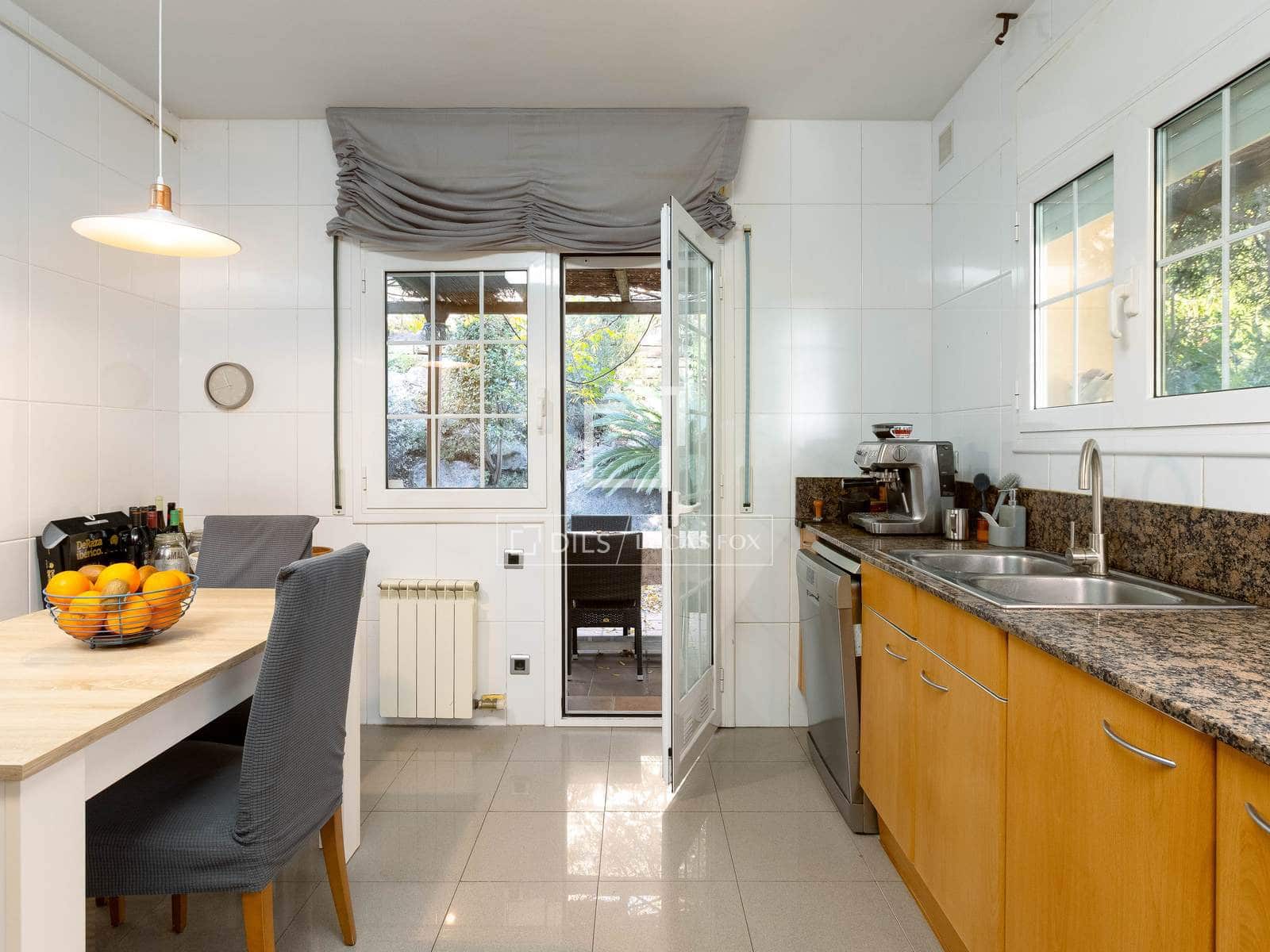 4 makuuhuone Huvila myytävänä paikassa Teia mukana uima-altaan 
autotalli - 840 000 € (Ref: 9504619)