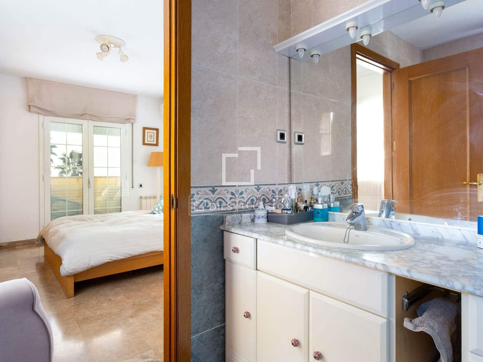 4 makuuhuone Huvila myytävänä paikassa Teia mukana uima-altaan 
autotalli - 840 000 € (Ref: 9504619)