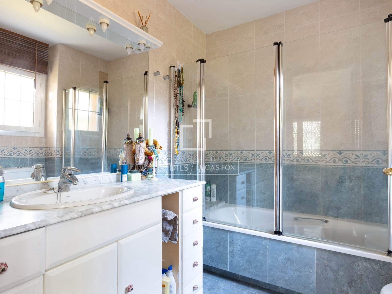 4 makuuhuone Huvila myytävänä paikassa Teia mukana uima-altaan 
autotalli - 840 000 € (Ref: 9504619)