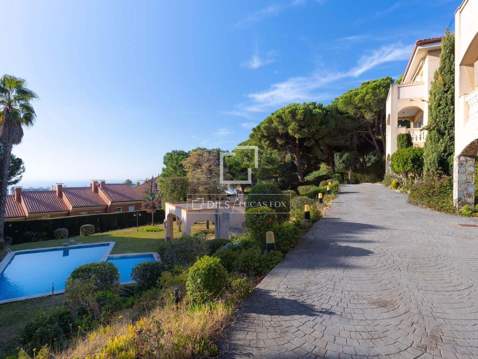 4 makuuhuone Huvila myytävänä paikassa Teia mukana uima-altaan 
autotalli - 840 000 € (Ref: 9504619)