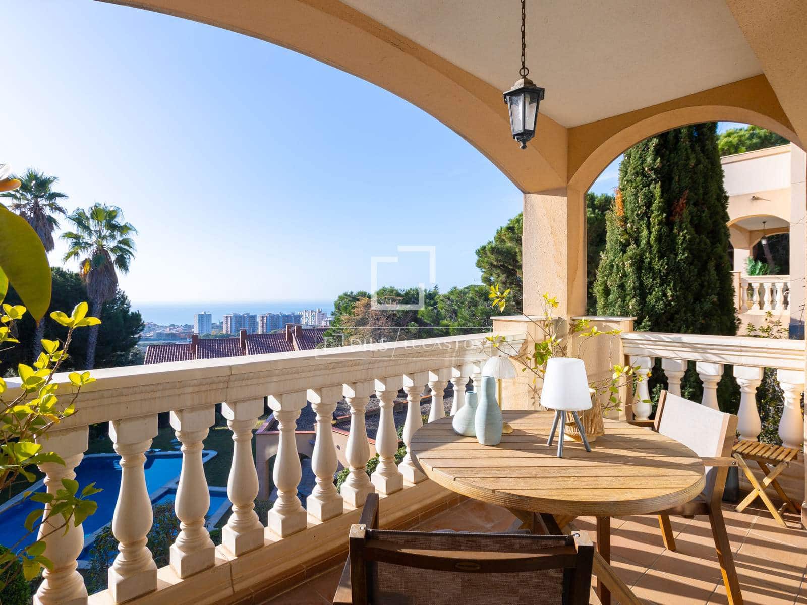 4 makuuhuone Huvila myytävänä paikassa Teia mukana uima-altaan 
autotalli - 840 000 € (Ref: 9504619)