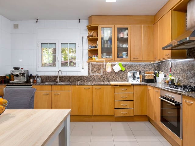 4 makuuhuone Huvila myytävänä paikassa Teià mukana uima-altaan 
autotalli - 840 000 € (Ref: 9504619)