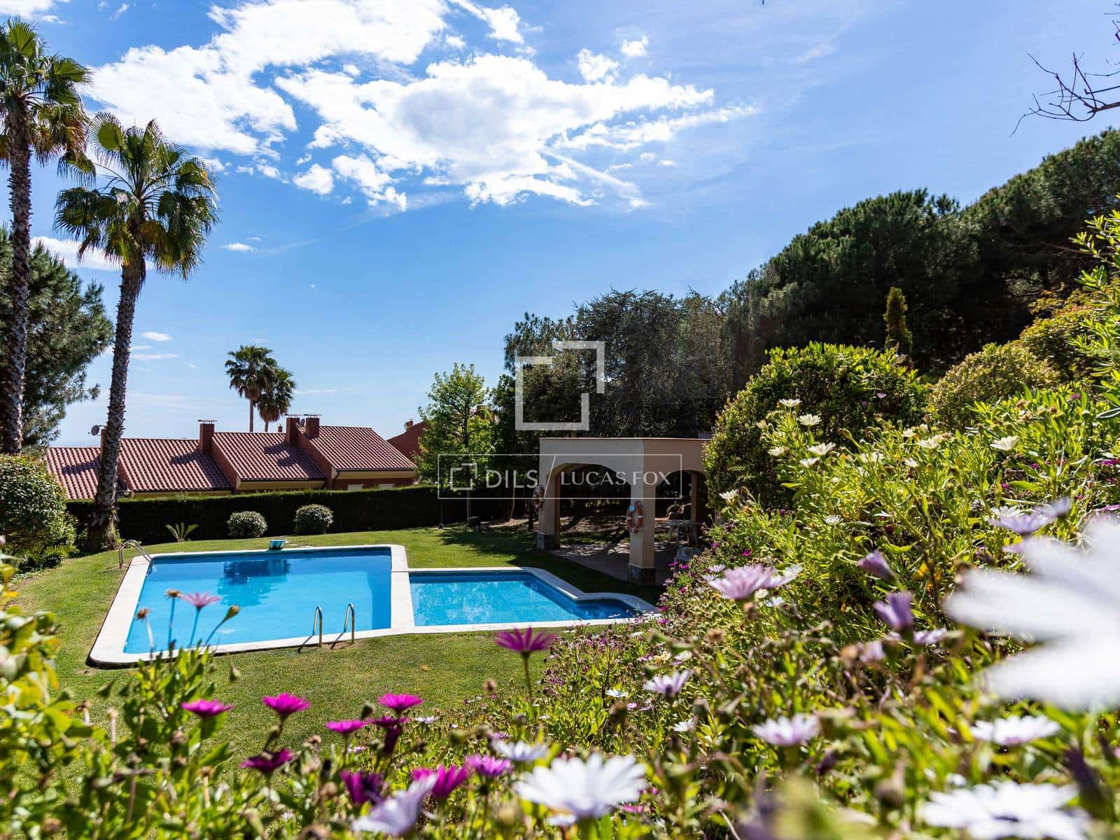 4 makuuhuone Huvila myytävänä paikassa Teia mukana uima-altaan 
autotalli - 840 000 € (Ref: 9504619)