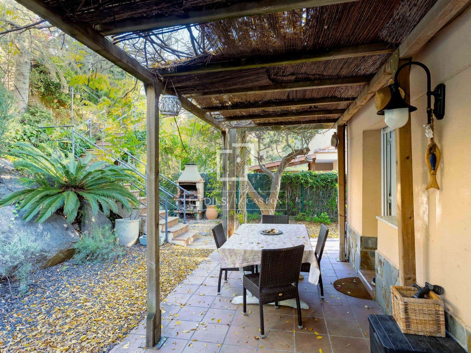 4 makuuhuone Huvila myytävänä paikassa Teia mukana uima-altaan 
autotalli - 840 000 € (Ref: 9504619)