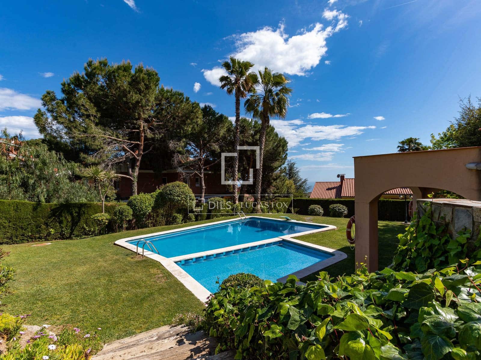 4 makuuhuone Huvila myytävänä paikassa Teia mukana uima-altaan 
autotalli - 840 000 € (Ref: 9504619)