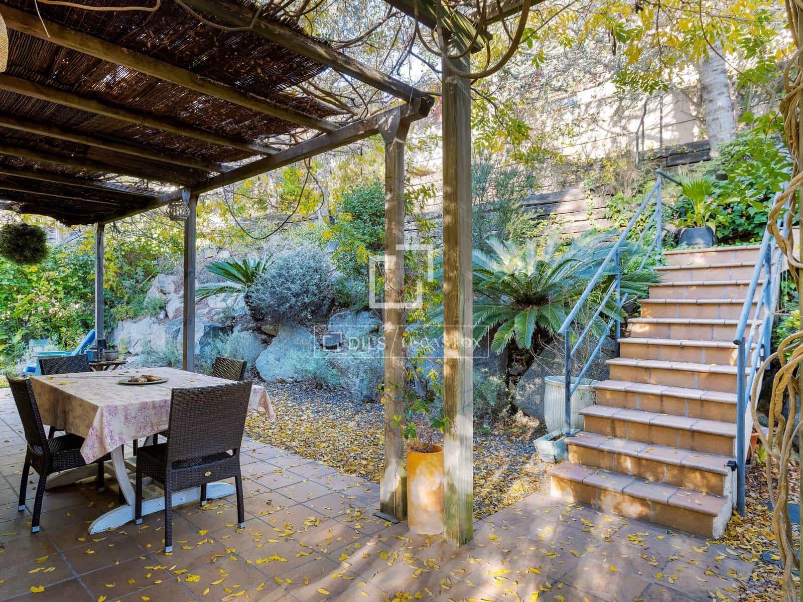 4 makuuhuone Huvila myytävänä paikassa Teia mukana uima-altaan 
autotalli - 840 000 € (Ref: 9504619)